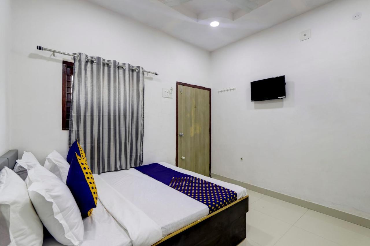 SPOT ON 71130 Hotel Shiv Krupa Anjar Bagian luar foto