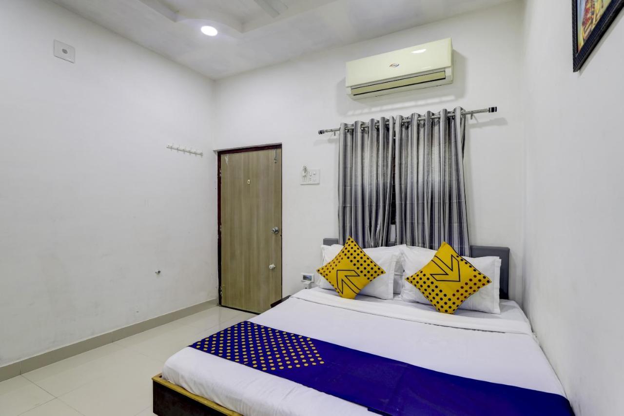 SPOT ON 71130 Hotel Shiv Krupa Anjar Bagian luar foto