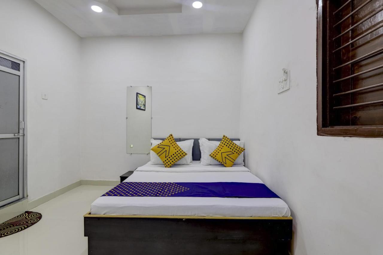 SPOT ON 71130 Hotel Shiv Krupa Anjar Bagian luar foto