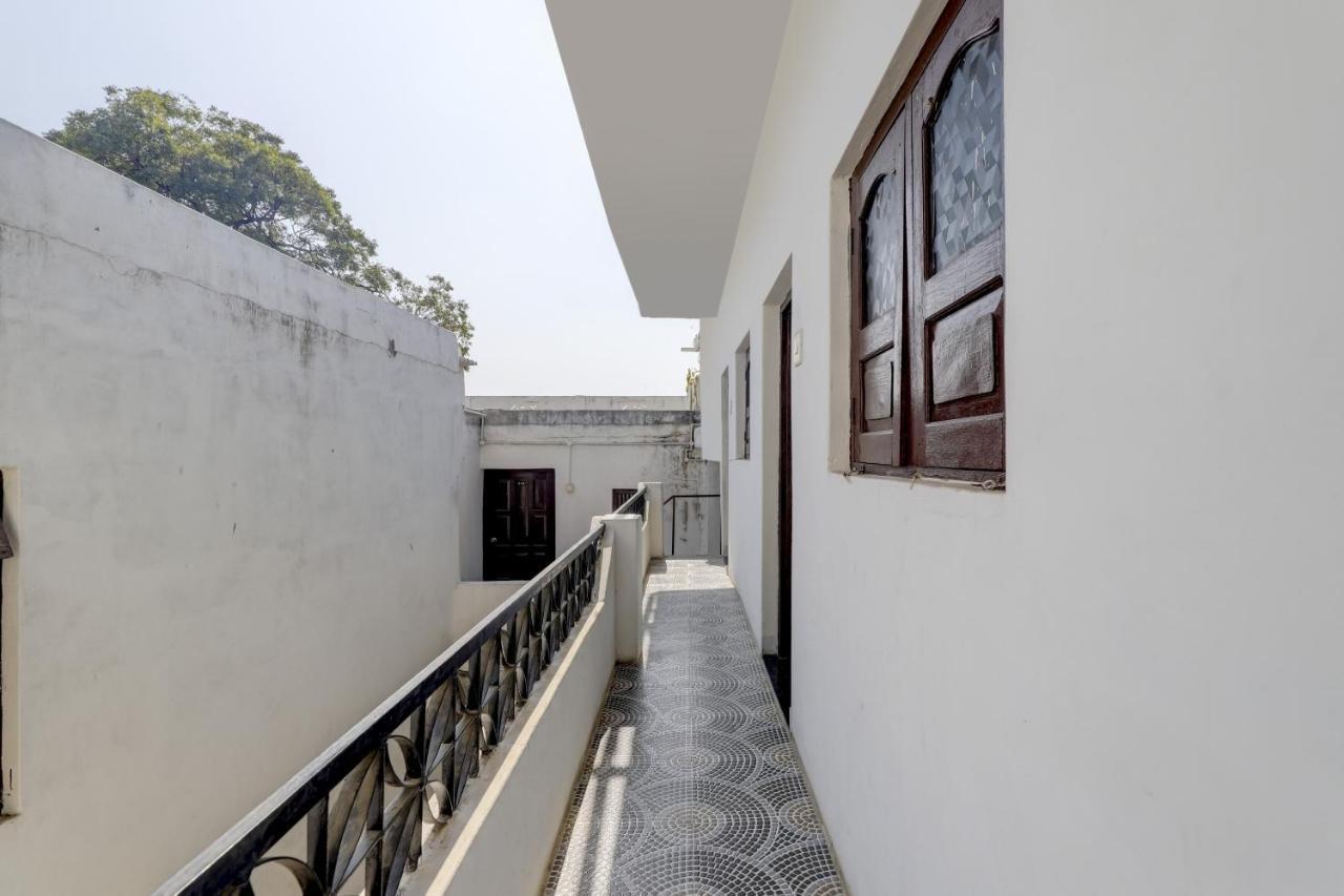 SPOT ON 71130 Hotel Shiv Krupa Anjar Bagian luar foto