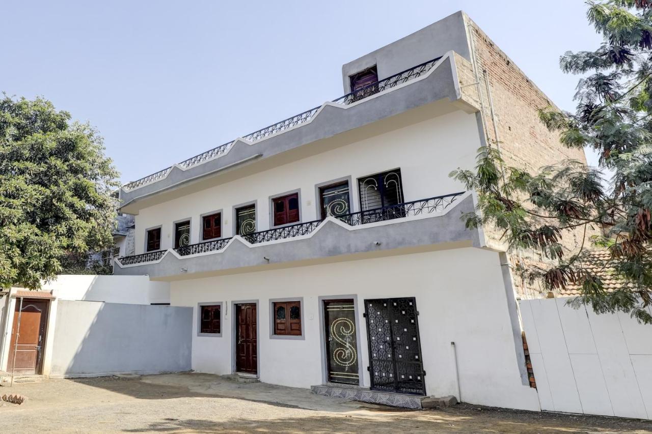 SPOT ON 71130 Hotel Shiv Krupa Anjar Bagian luar foto